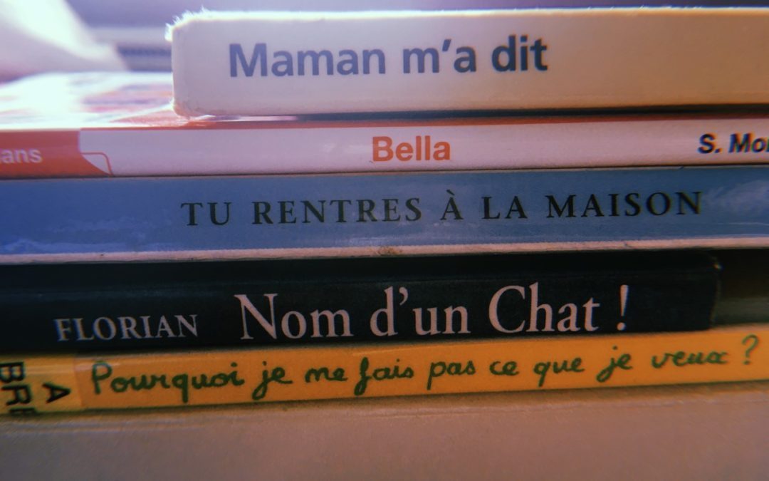 Participez au Book Spine Poetry Contest !